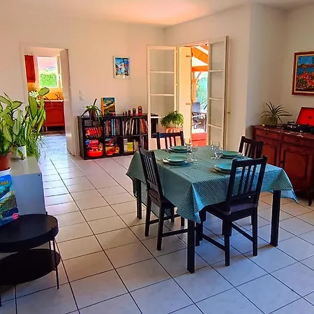 Jolie Maison A 800m De La *