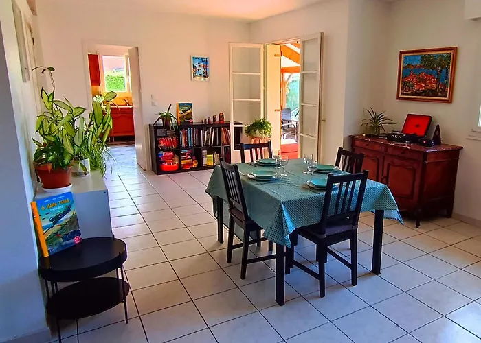 Jolie Maison A 800m De La *